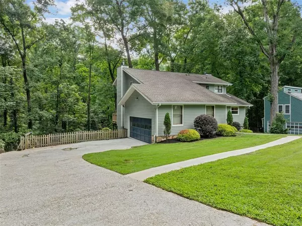 Lilburn, GA 30047,162 NOUVEAU CT SW