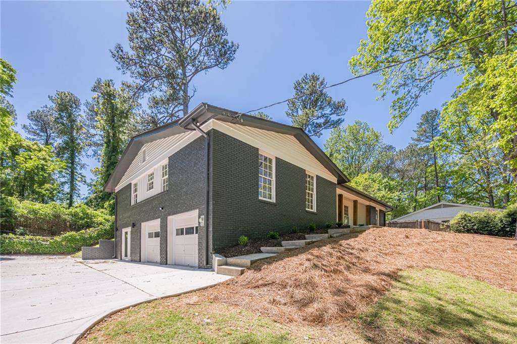 Atlanta, GA 30327,3350 Pine Meadow RD NW