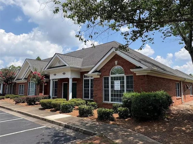 1704 East Crossville RD, Roswell, GA 30076