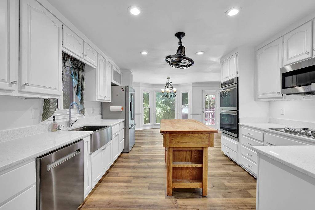 Woodstock, GA 30188,402 W Leslie CT