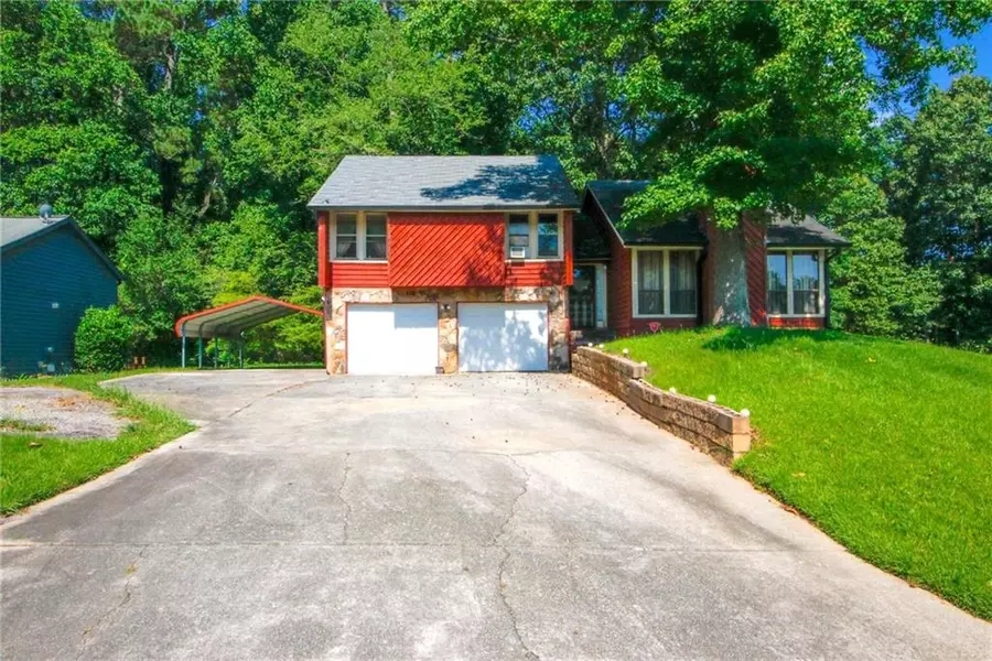 1030 Chapman LN, Stone Mountain, GA 30088