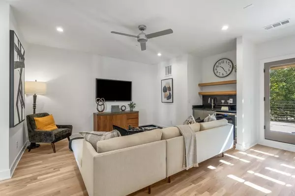 Atlanta, GA 30307,1099 North AVE NE #11