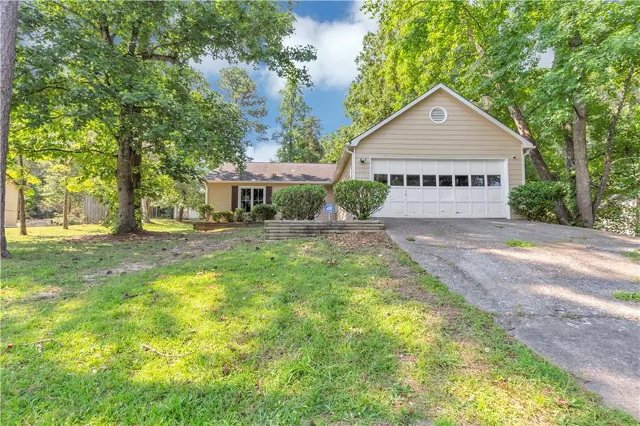 6725 River Glen DR, Riverdale, GA 30296