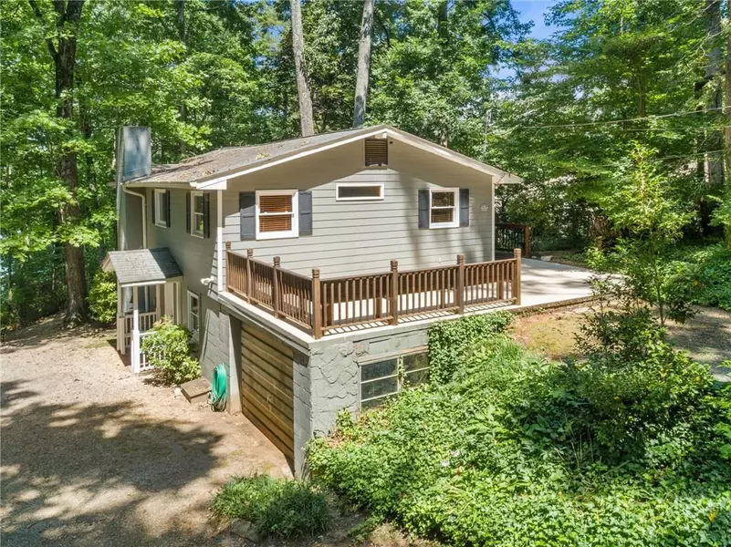 8425 Lynn DR, Gainesville, GA 30506