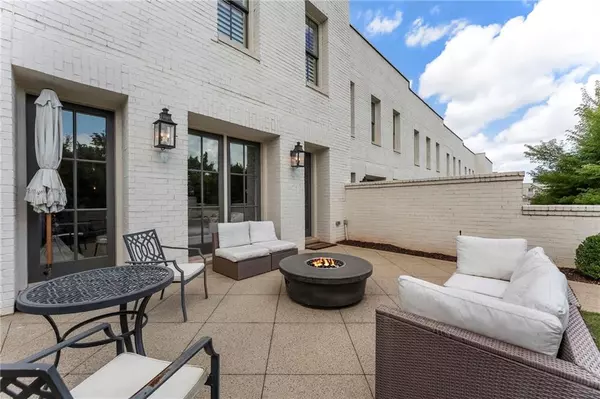 Alpharetta, GA 30009,323 S Esplanade