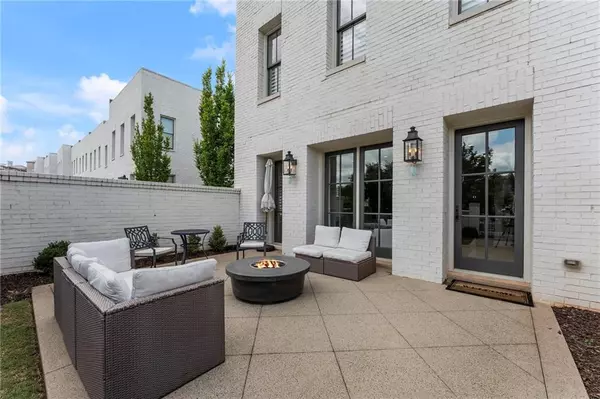 Alpharetta, GA 30009,323 S Esplanade