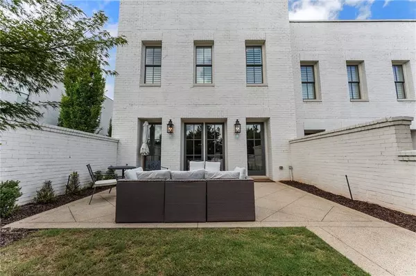 Alpharetta, GA 30009,323 S Esplanade