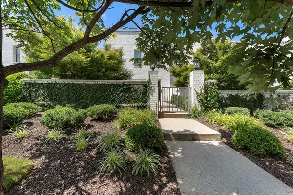 Alpharetta, GA 30009,323 S Esplanade