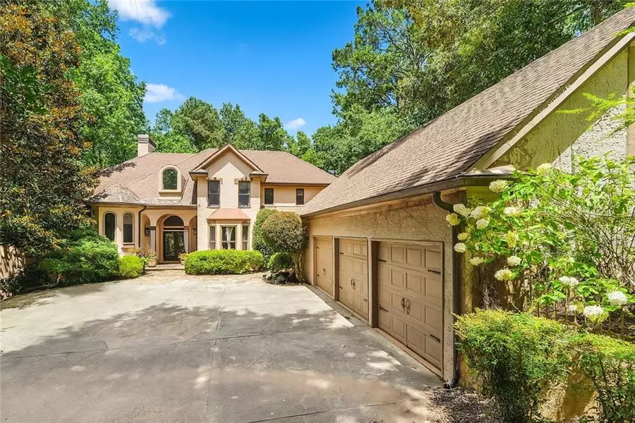 5041 Towne Lake HLS N, Woodstock, GA 30189