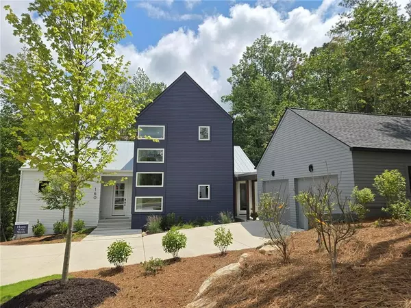 160 Cedarwood LN, Roswell, GA 30075