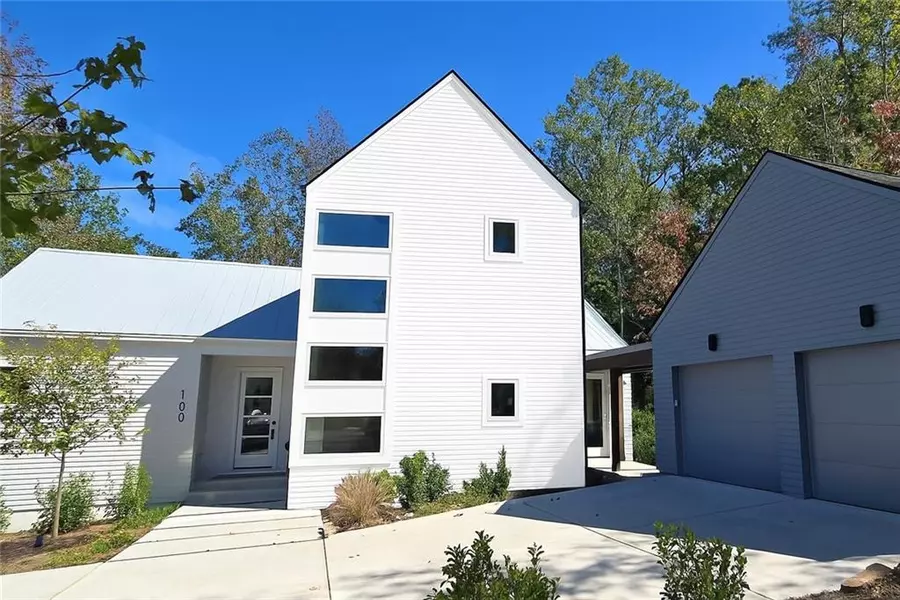 160 Cedarwood LN, Roswell, GA 30075
