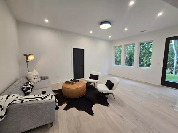 Roswell, GA 30075,160 Cedarwood LN