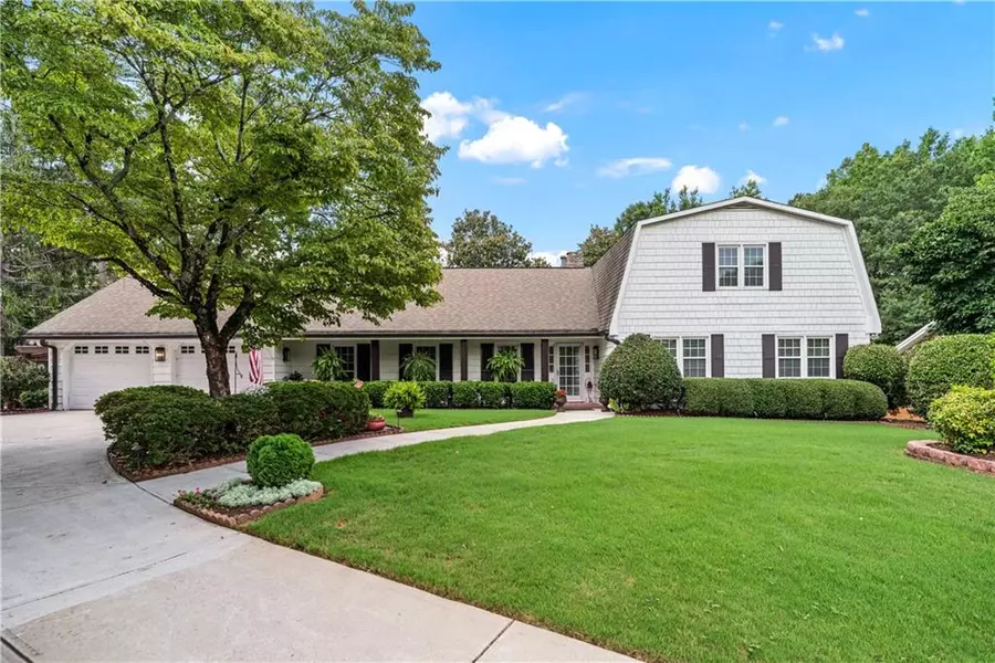200 Bent Grass DR, Roswell, GA 30076