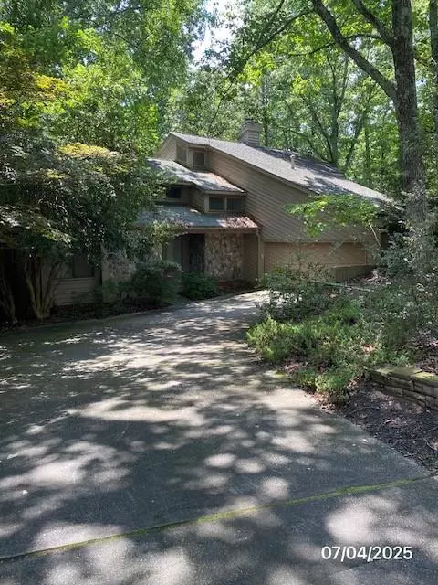 Alpharetta, GA 30022,352 N Peak DR