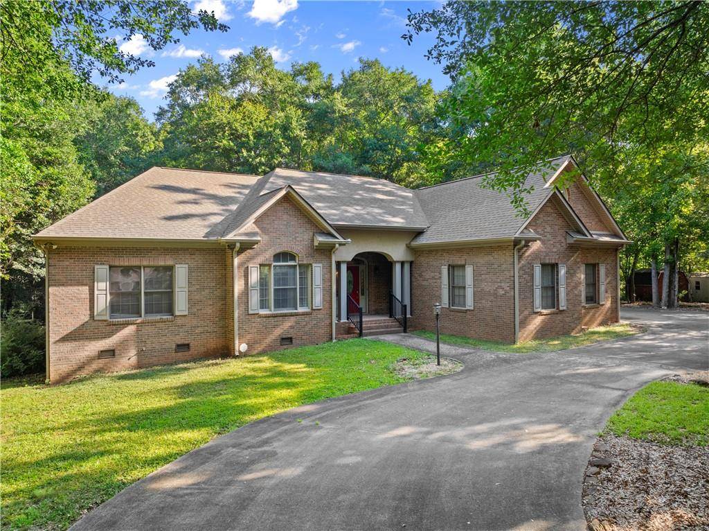 Royston, GA 30662,207 Riverbend CIR
