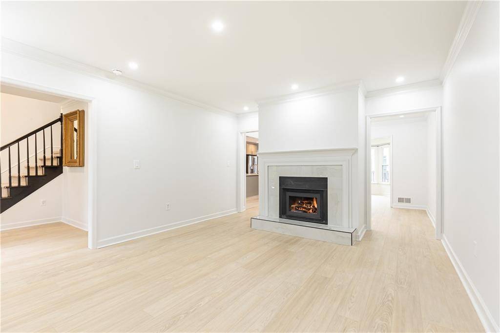 Atlanta, GA 30324,911 Lenox Hill CT NE