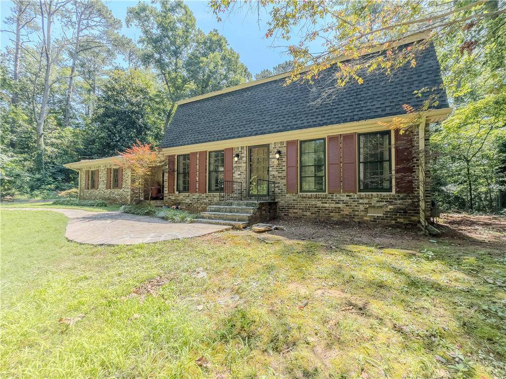 2037 Stoneleigh DR, Stone Mountain, GA 30087