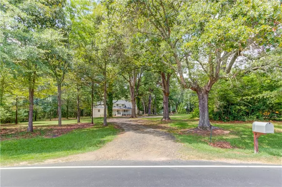 305 Punkin Junction RD, Winder, GA 30680