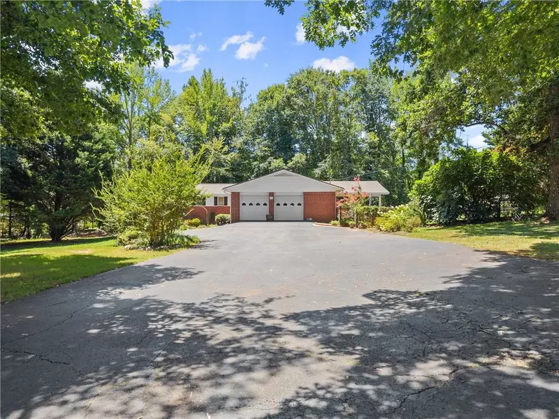 100 Knollwood LN, Cumming, GA 30040