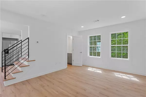 Atlanta, GA 30317,237 Howard ST NE #5
