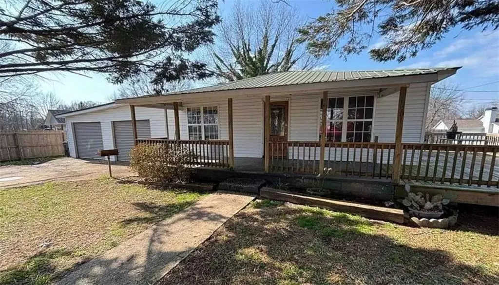 6205 Helen ST, Lula, GA 30554