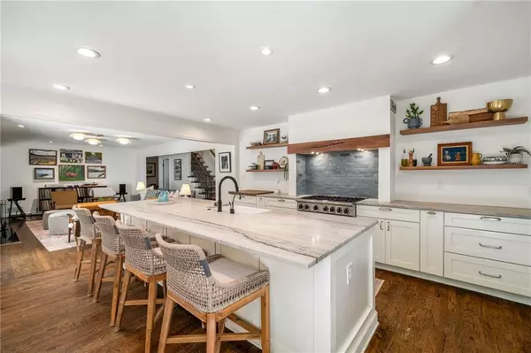 Sandy Springs, GA 30350,8940 Huntcliff TRCE