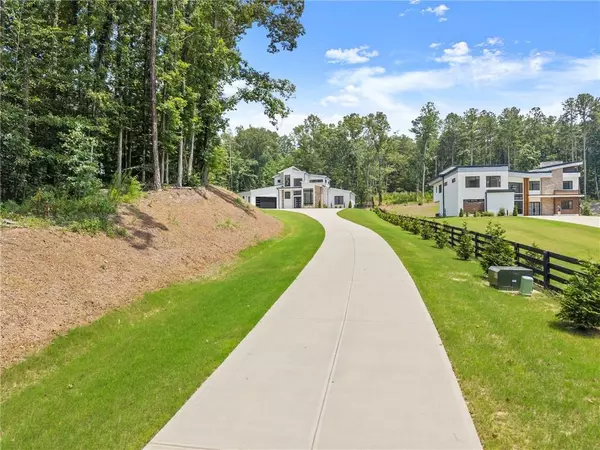 Hoschton, GA 30548,1676 Thomas DR