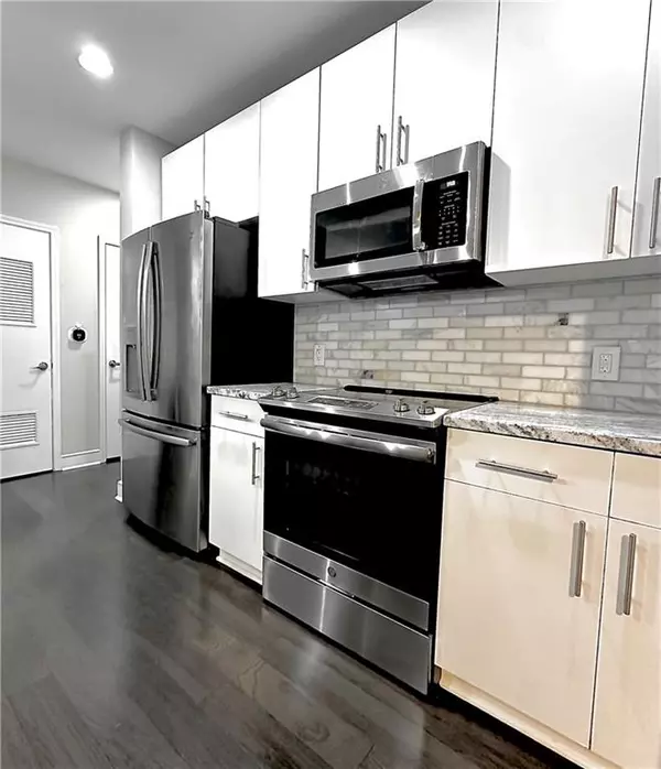 Atlanta, GA 30309,44 PEACHTREE #1030