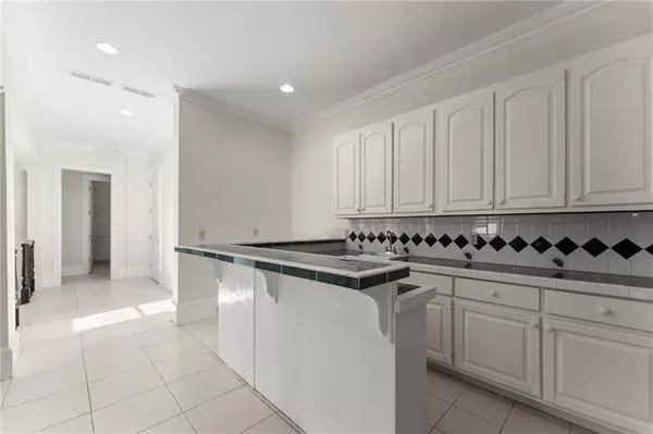 Alpharetta, GA 30005,10 Clubb CT