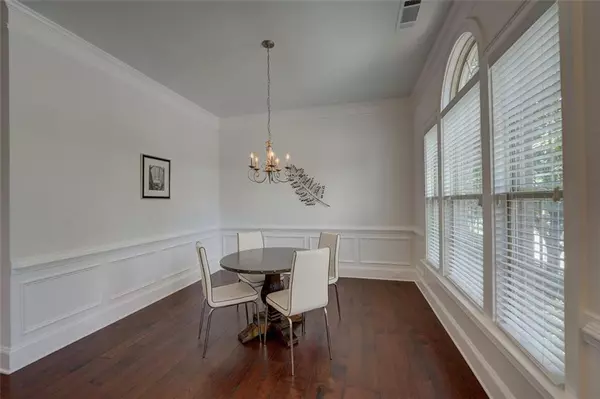 Atlanta, GA 30328,421 Alderwood ST