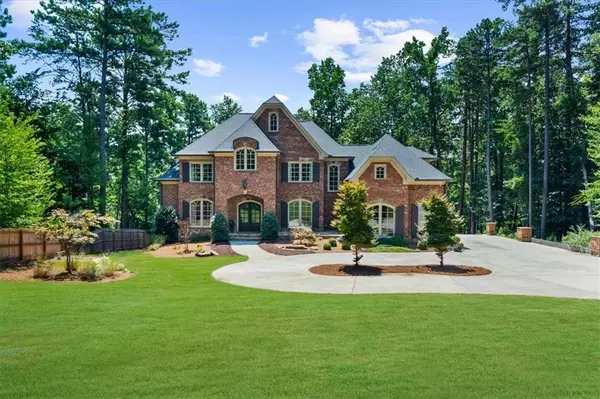 6806 Misty Cove LN, Flowery Branch, GA 30542