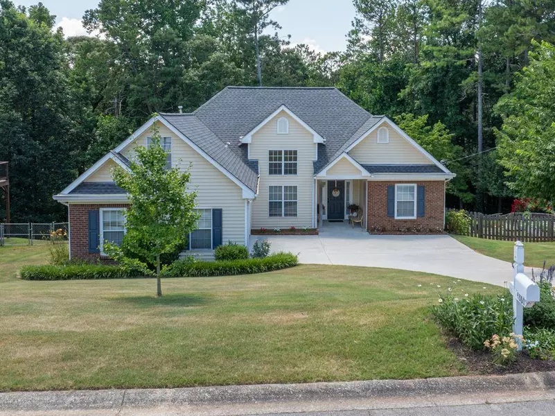 4860 HUNT CLUB DR, Flowery Branch, GA 30542
