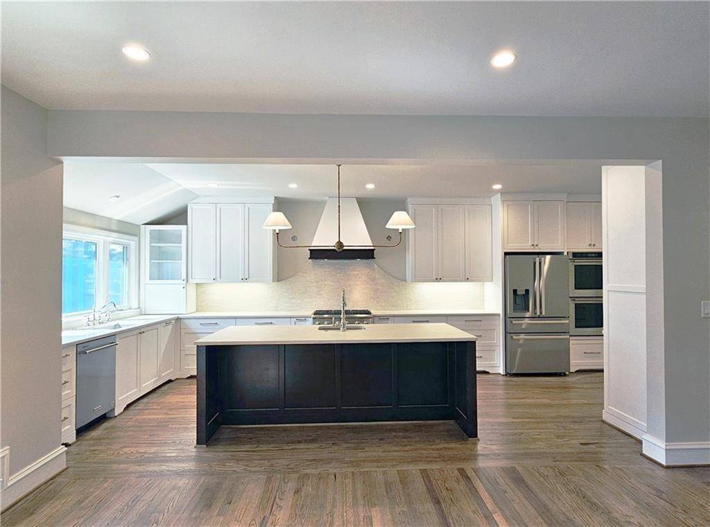 Atlanta, GA 30327,5650 River Oaks PL