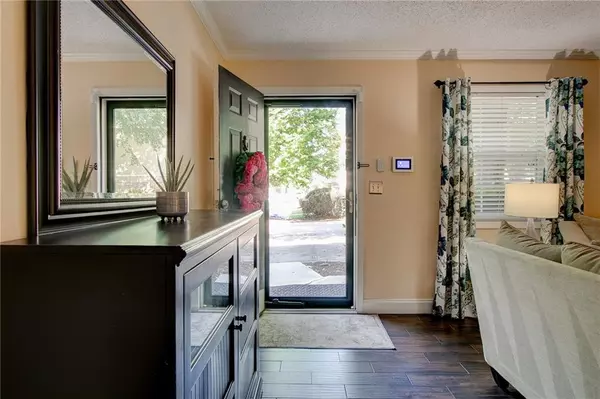 Atlanta, GA 30328,6900 Roswell RD #G5