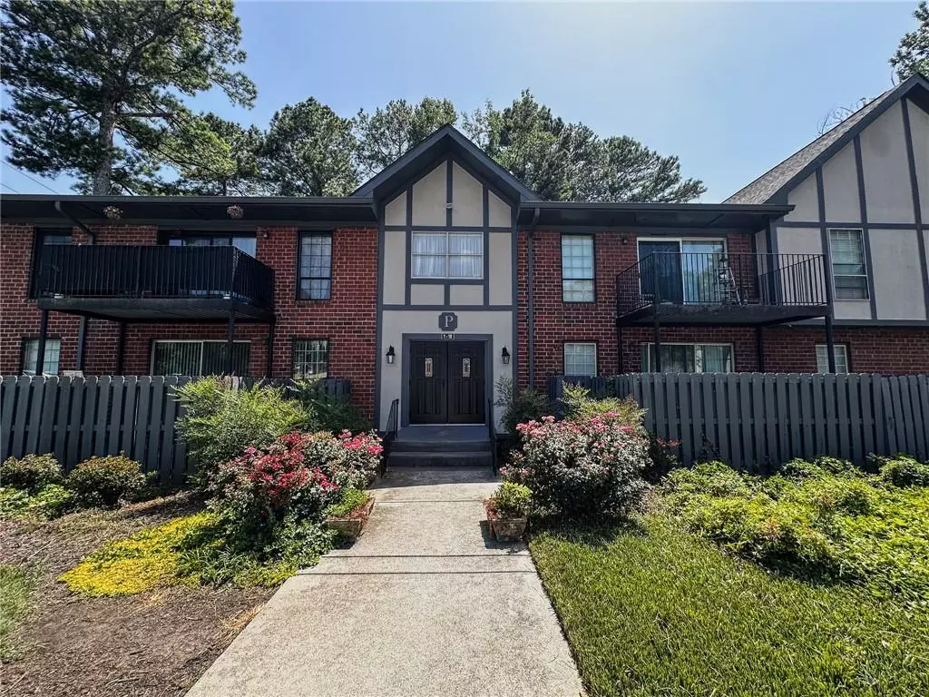 Atlanta, GA 30328,6851 Roswell RD #P3