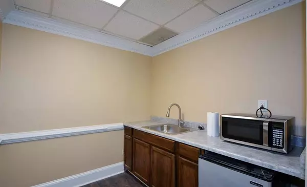 Atlanta, GA 30350,8046 Roswell RD #101 103