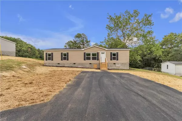 82 Spruce LN SE, Cartersville, GA 30121