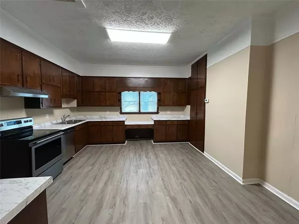 Porterdale, GA 30014,34 IVY ST