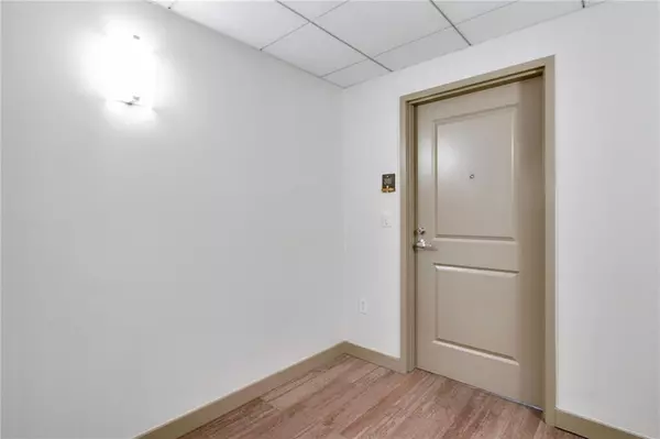 Atlanta, GA 30326,3338 Peachtree RD NE #2401