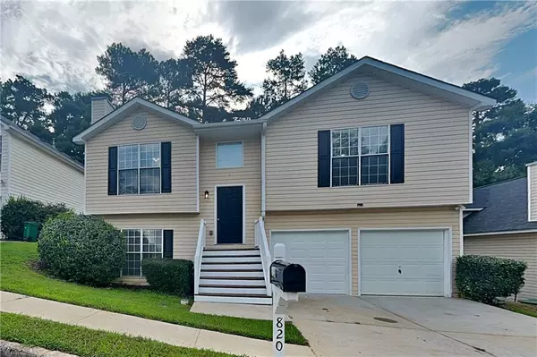 820 Tradd CT, Stone Mountain, GA 30087