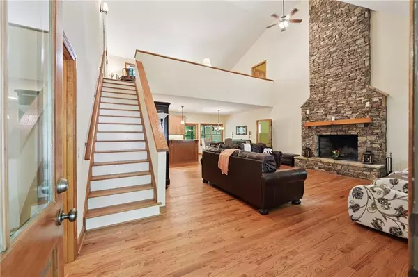 11 Poplar CIR, Jasper, GA 30143