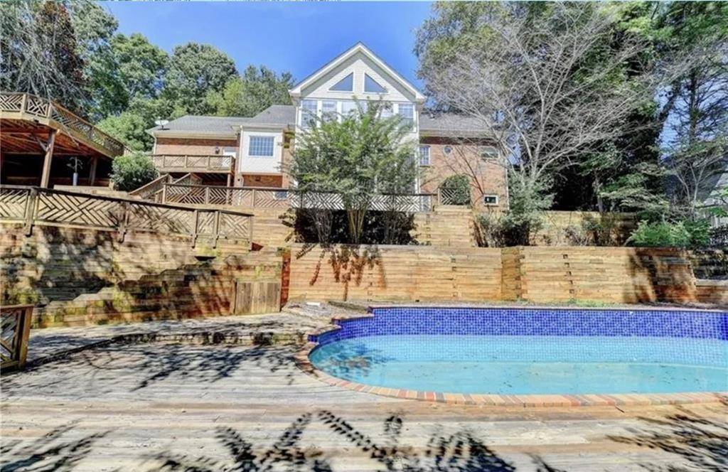4070 Runnymede DR, Lilburn, GA 30047