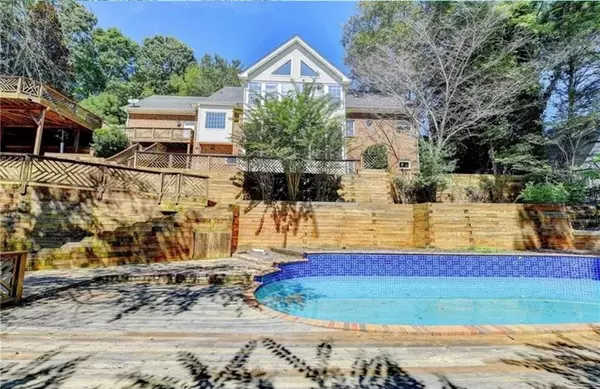 4070 Runnymede DR, Lilburn, GA 30047