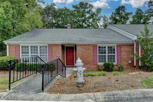 6433 Deerings LN, Peachtree Corners, GA 30092