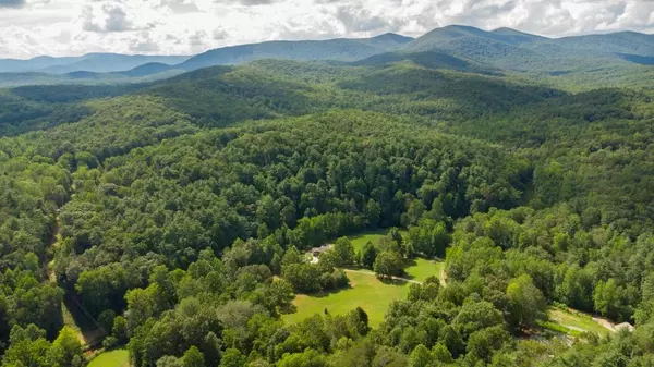 Dahlonega, GA 30533,932 Woodland LN