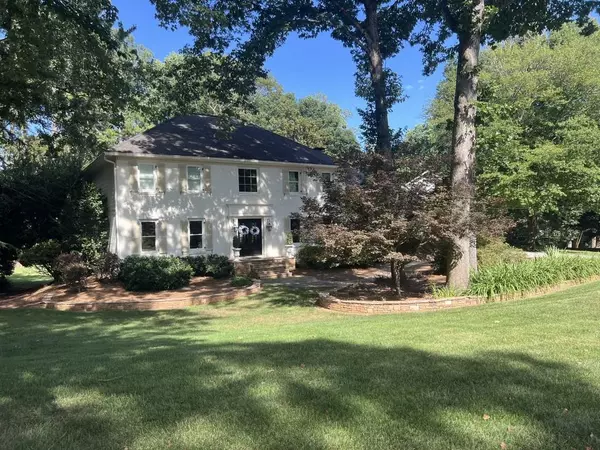 5653 Trowbridge DR, Dunwoody, GA 30338