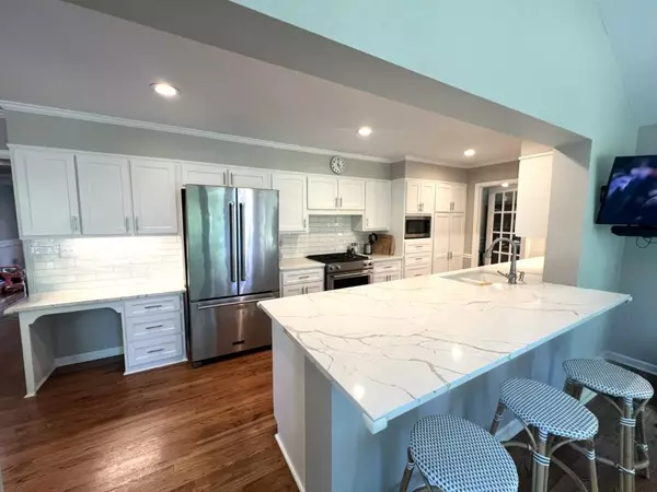 Dunwoody, GA 30338,5653 Trowbridge DR