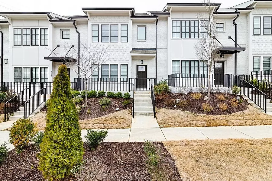 1963 Summit TRCE NW, Atlanta, GA 30318