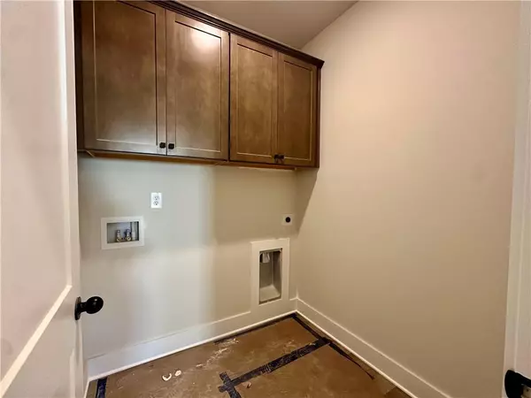 Hoschton, GA 30548,171 Coffee LN