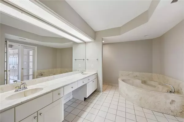 Atlanta, GA 30326,3435 Kingsboro RD NE #1702